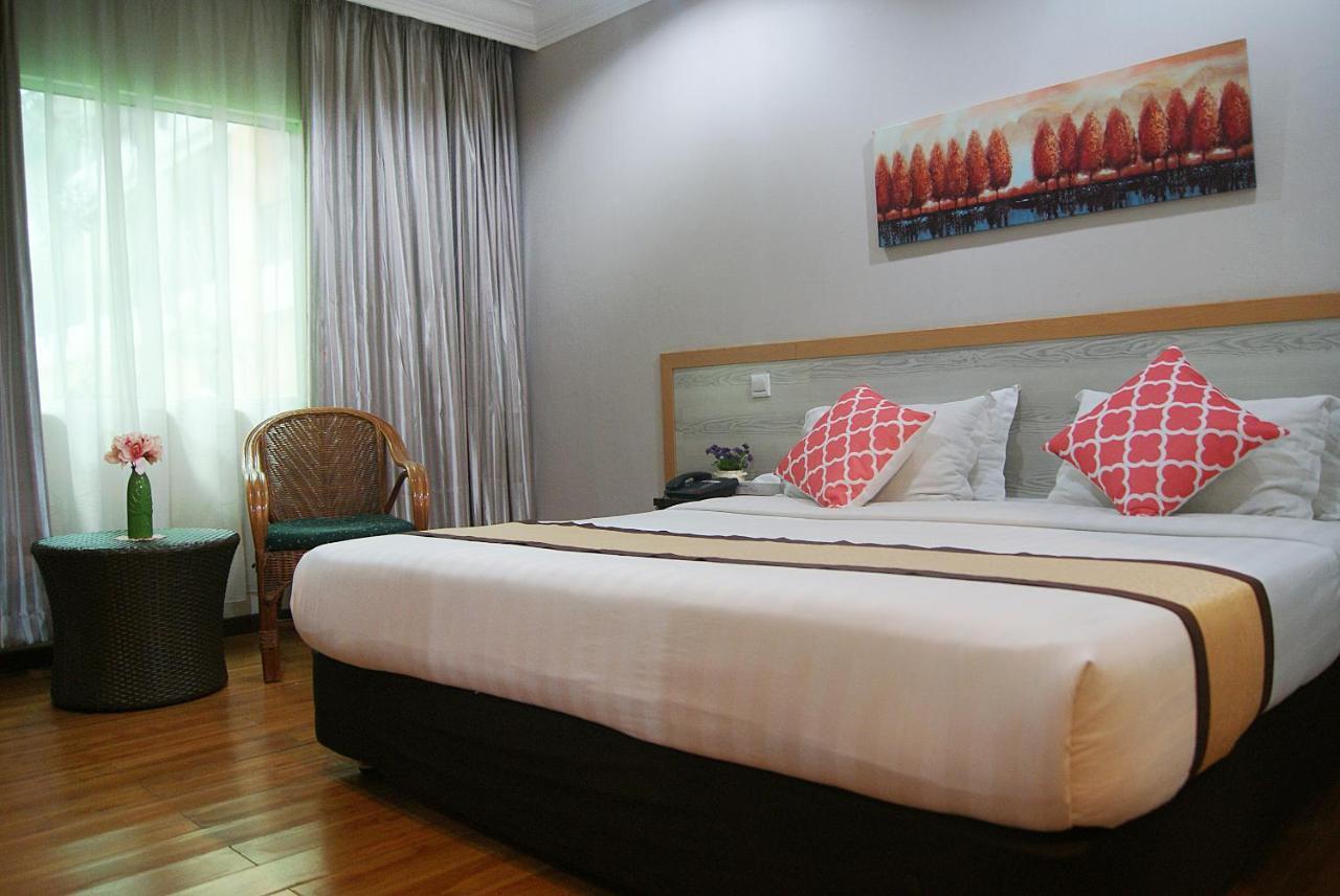 Td Plaza Hotel Kota Kinabalu Exterior foto