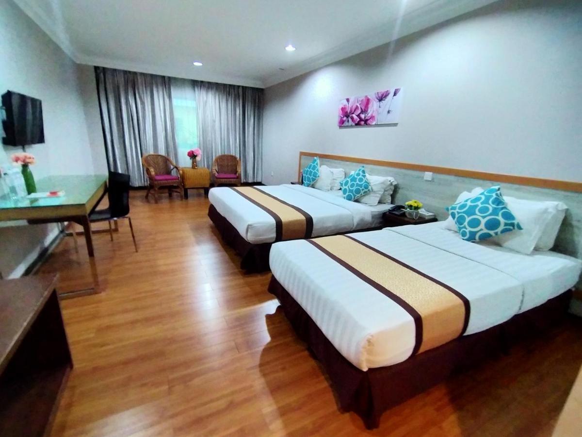 Td Plaza Hotel Kota Kinabalu Exterior foto